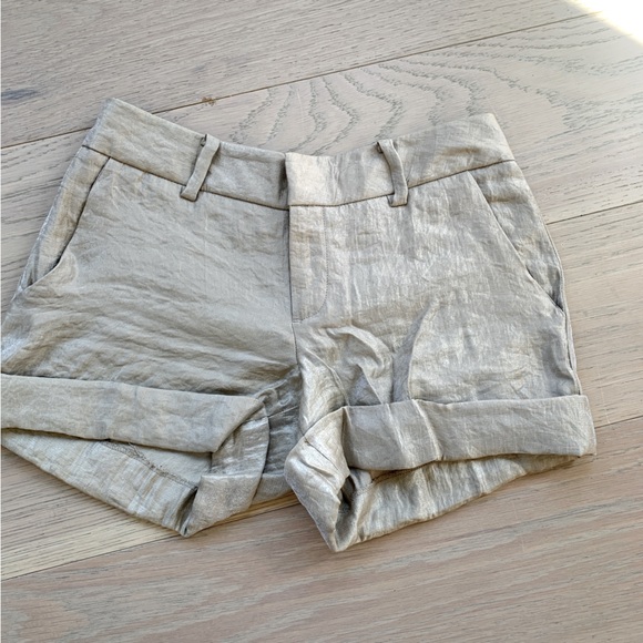 Club Monaco structured shorts in soft gold - Picture 4 of 8